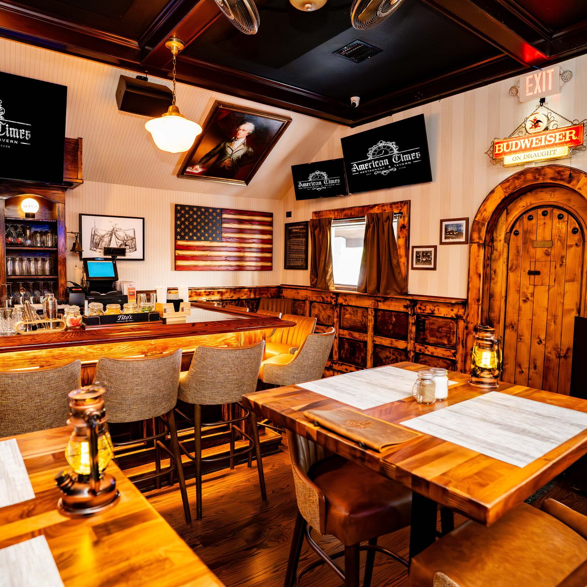 Oakdale's Modern American Tavern
